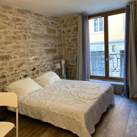 Studio With Exposed Stone Vieux Lyon Buitenkant foto