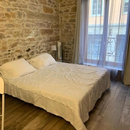 Studio With Exposed Stone Vieux Lyon Buitenkant foto