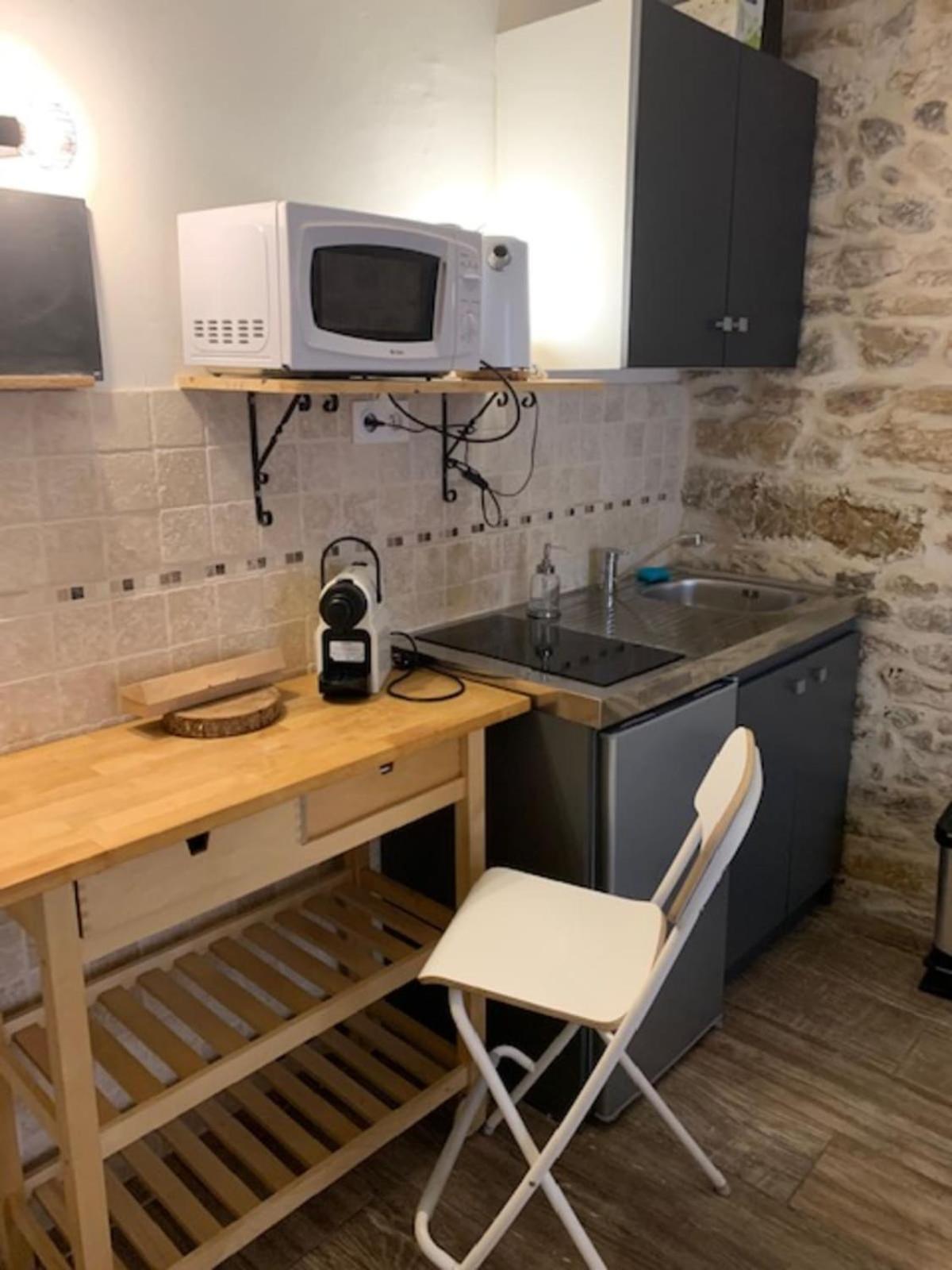 Studio With Exposed Stone Vieux Lyon Buitenkant foto